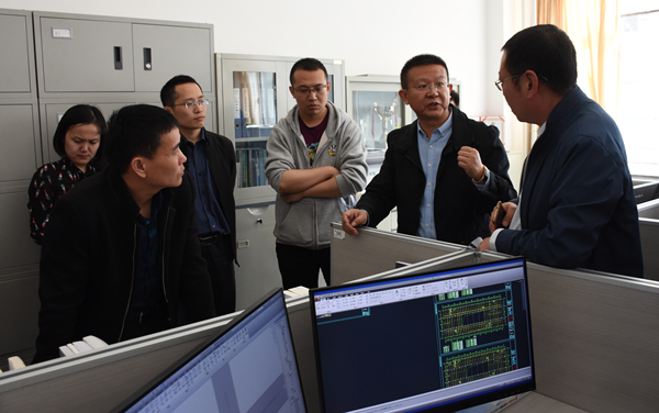 与会代表参观beat365BIM基地