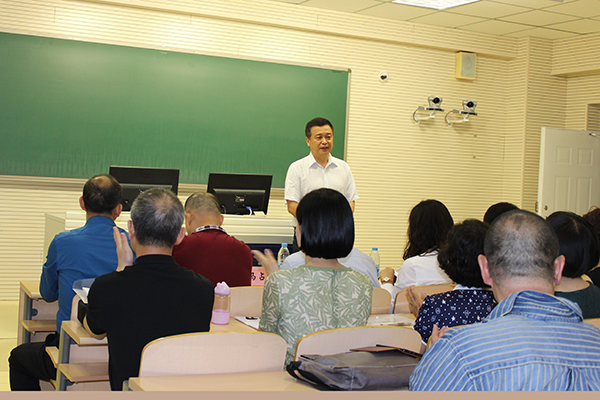 校党委常委、副校长任慧平为大赛做开幕式致辞