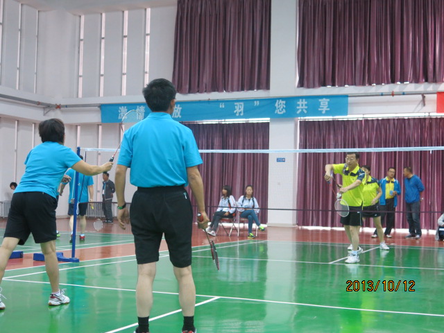 beat365在自治区首届高校教职工羽毛球比赛中取得优异成绩