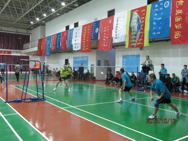 beat365在自治区首届高校教职工羽毛球比赛中取得优异成绩