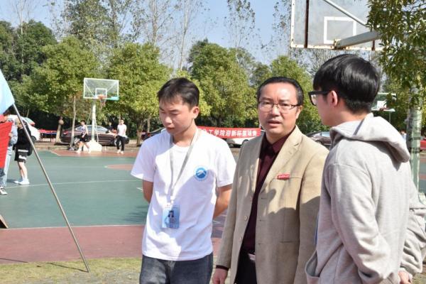 abf048ca2b98464c8ed104c27127307b.jpg 谈话.jpg